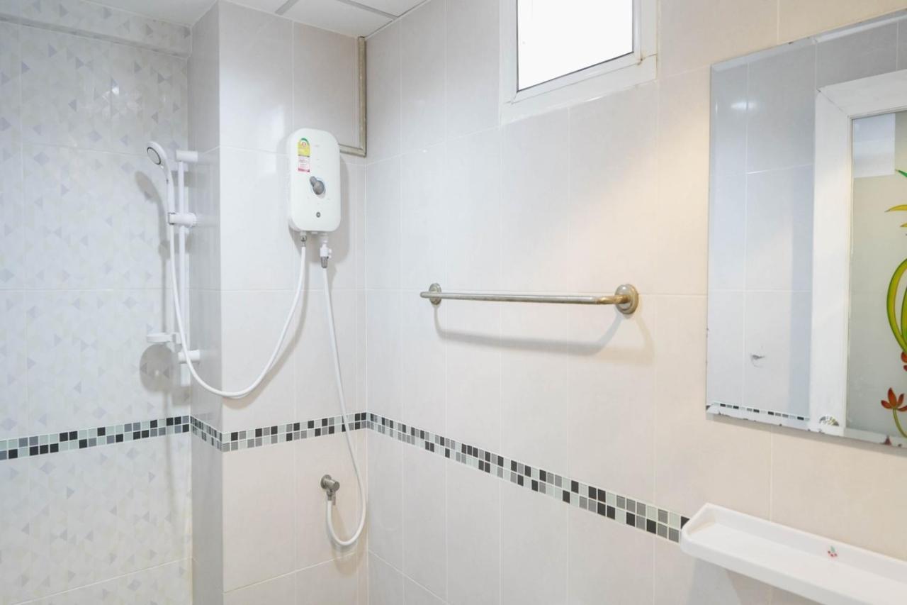 Roomquest Suvarnabhumi Ladkrabang 42 방콕 외부 사진