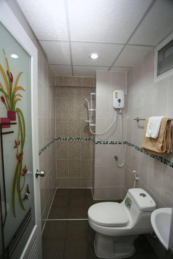 Roomquest Suvarnabhumi Ladkrabang 42 방콕 외부 사진